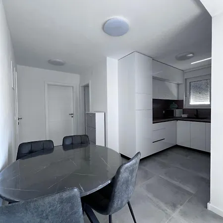 Zaton Apartments *